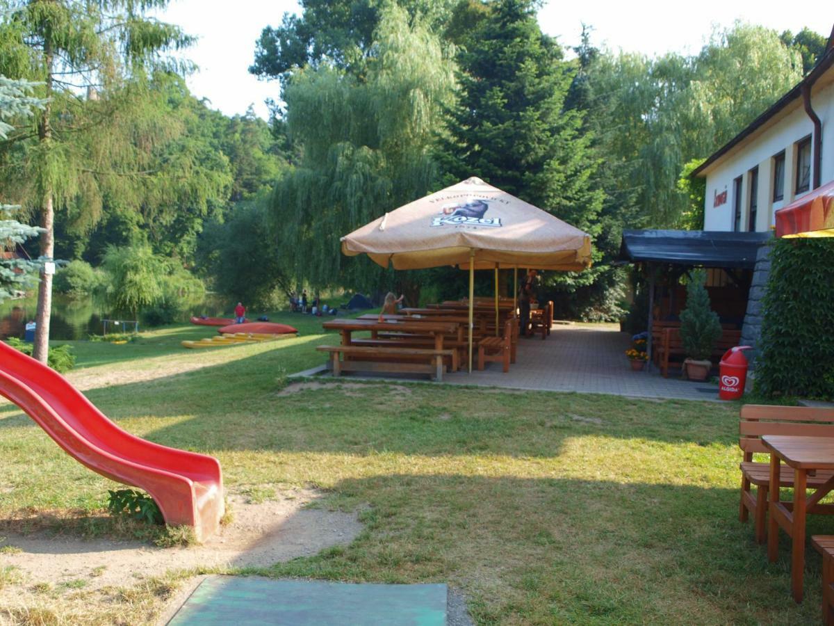 Hotel Kormoran Zlenice Exterior photo